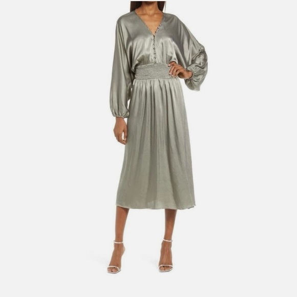 Elliatt Sage Long Sleeve Midi Dress in Size Medium - Picture 2 of 8